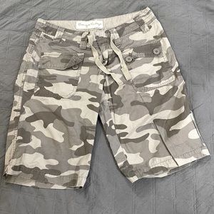 Bongo Vintage women’s bermuda shorts. Small size